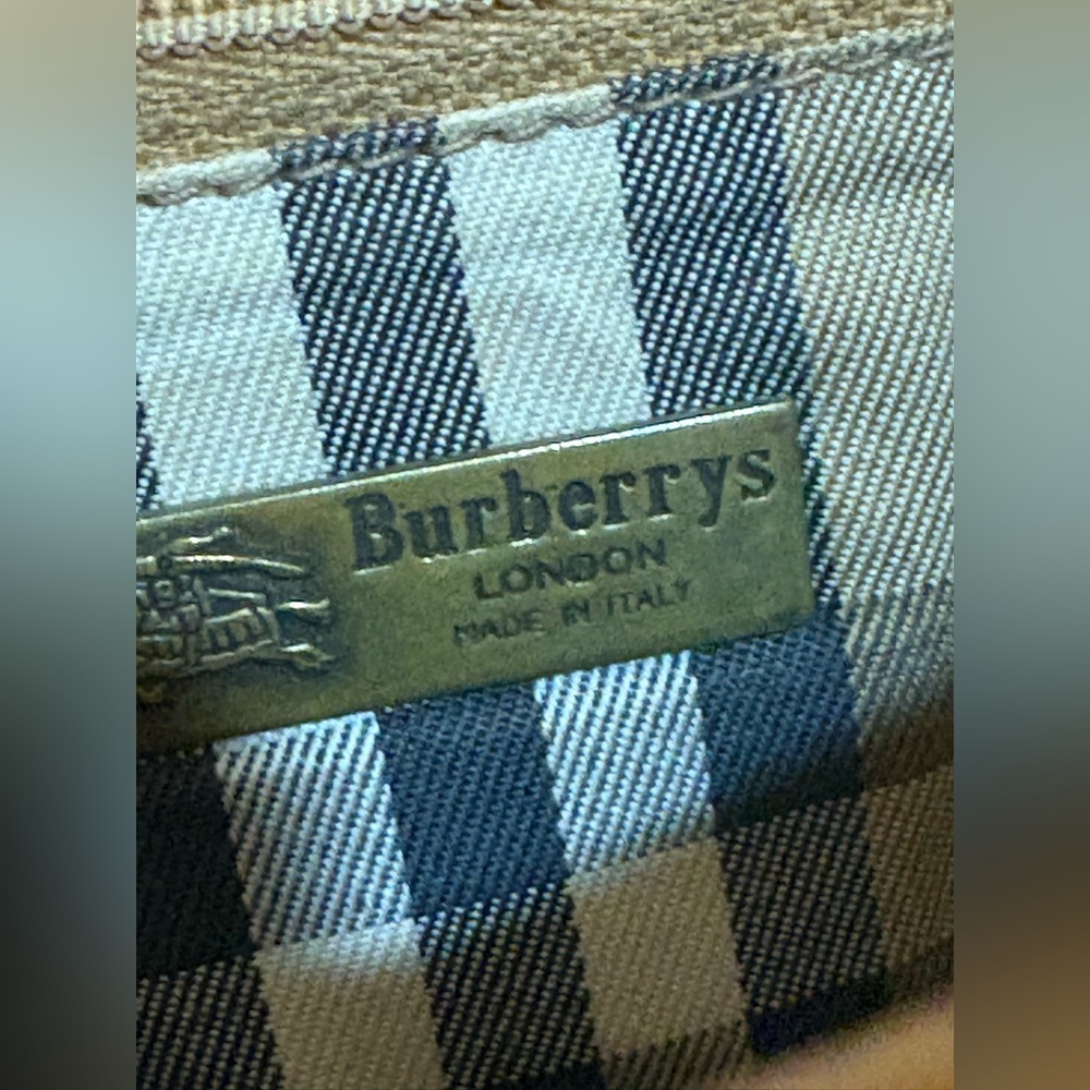 Burberrys Crossbody Bag‎ with Gold Details - Picture 5 of 14